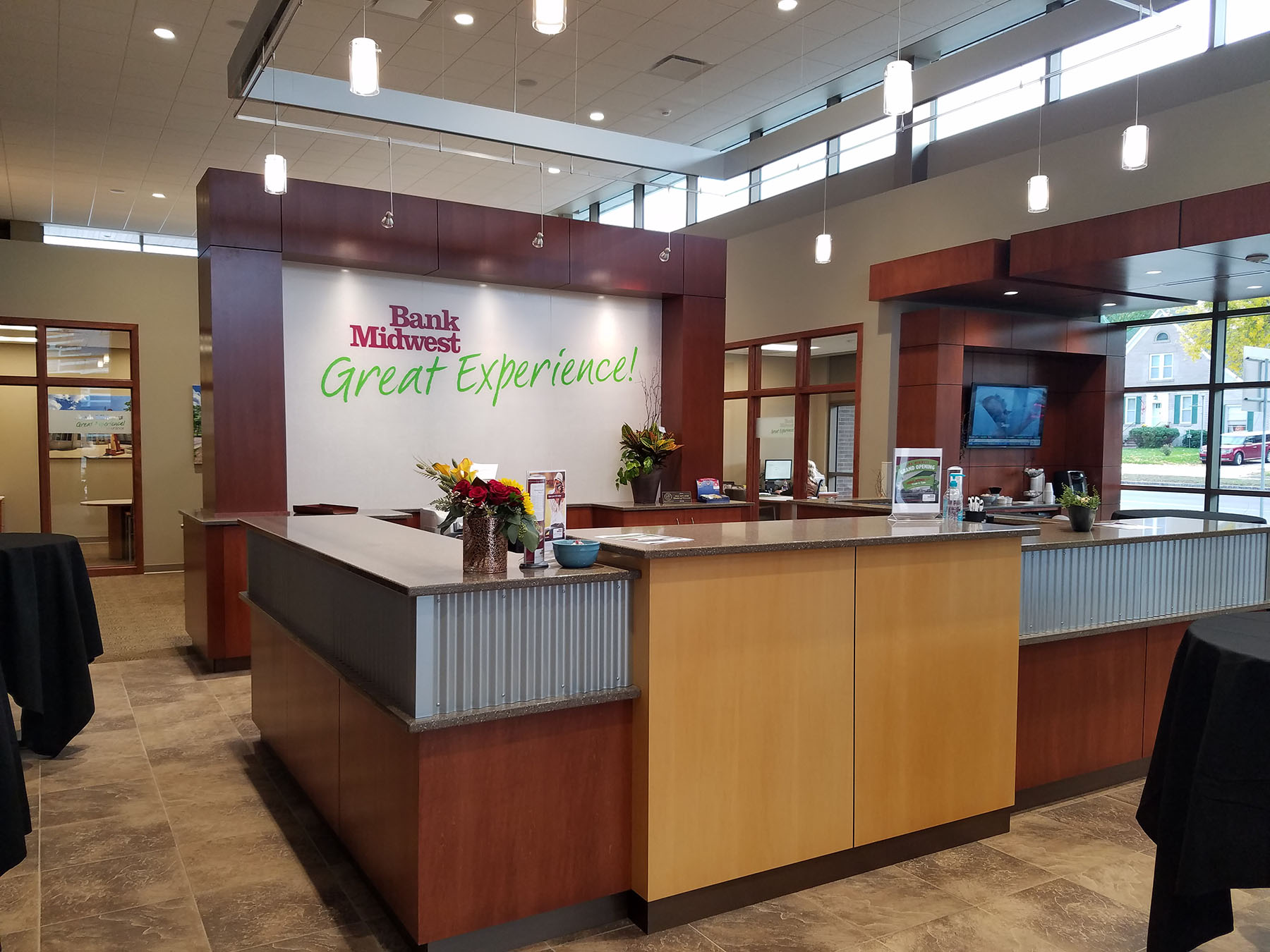 Bank Midwest : New Ulm, MN – Custom Woodworks